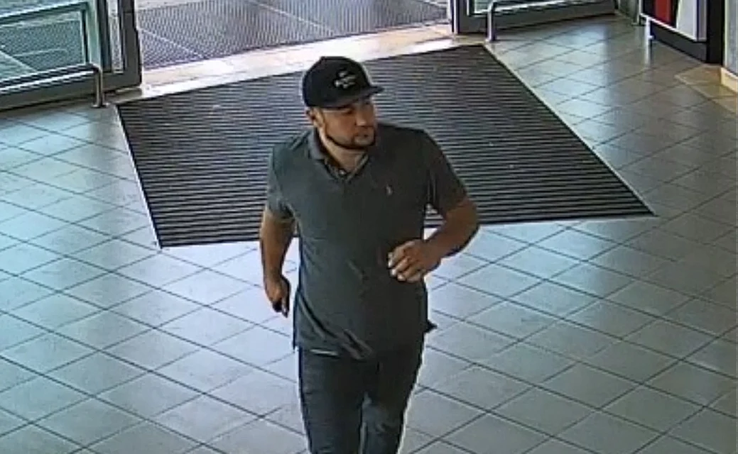 Policjanci poszukują sprawców przywłaszczenia. Rozpoznajesz mężczyznę z nagrania?