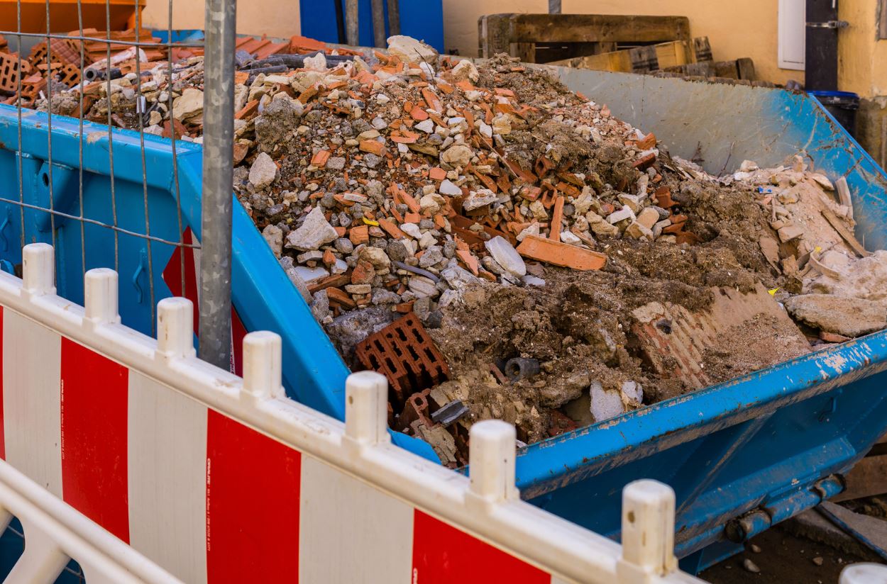 Kontener na gruz Katowice: kiedy warto go wynająć?