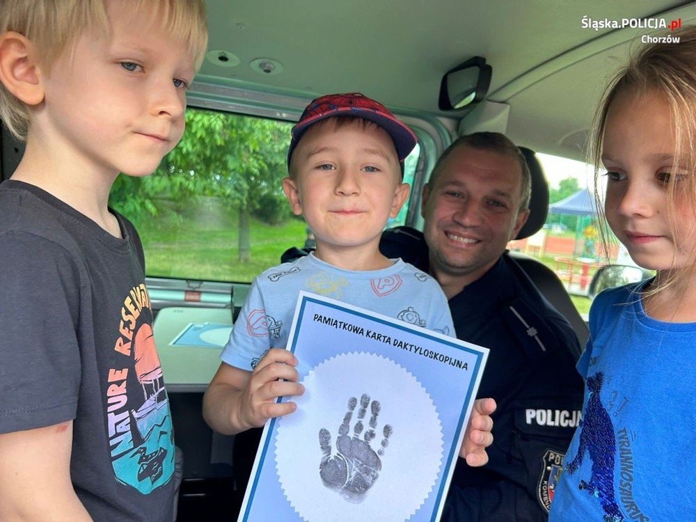 Chorzowscy mundurowi spotkali się z najmłodszymi mieszkańcami