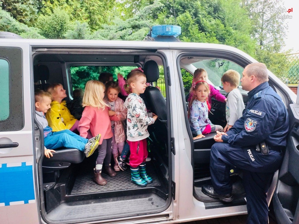 Chorzowscy mundurowi spotkali się z najmłodszymi mieszkańcami