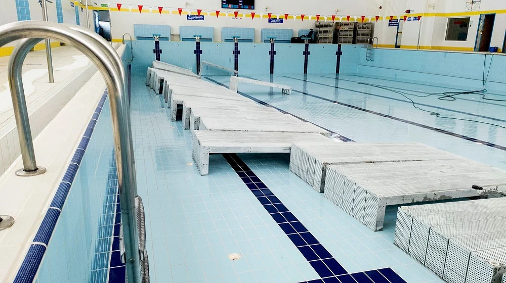Zamknięto basen w KS „Hajduki” w Chorzowie. Trwa konserwacja niecki i prace remontowe