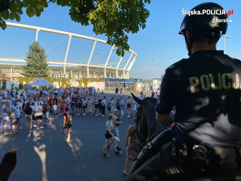 Chorzowscy policjanci zabezpieczali koncert sanah. Co działo się na drogach?