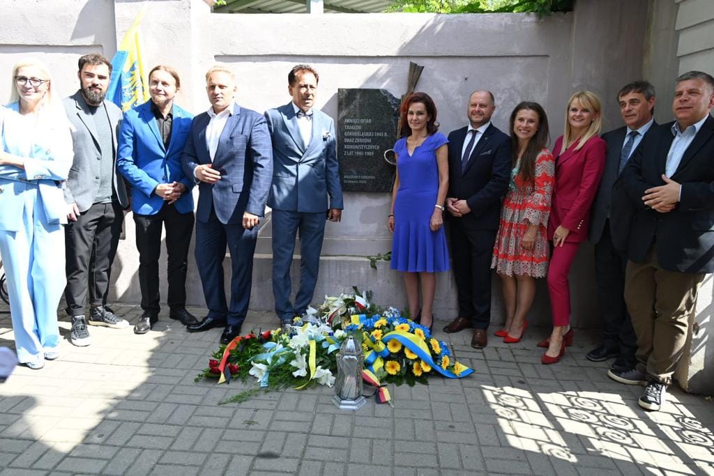 Uroczyste odsłonięcie tablicy upamiętniającej Ofiary Tragedii Górnośląskiej