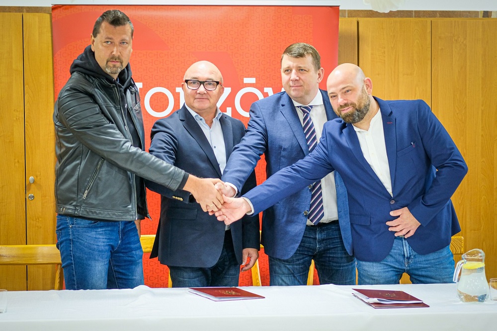 Maciejkowice: Umowa na budowę placu zabaw i siłowni plenerowej podpisana!