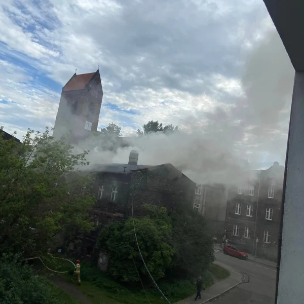 Pożar pustostanu w Świętochłowicach. Ktoś zaprószył ogień