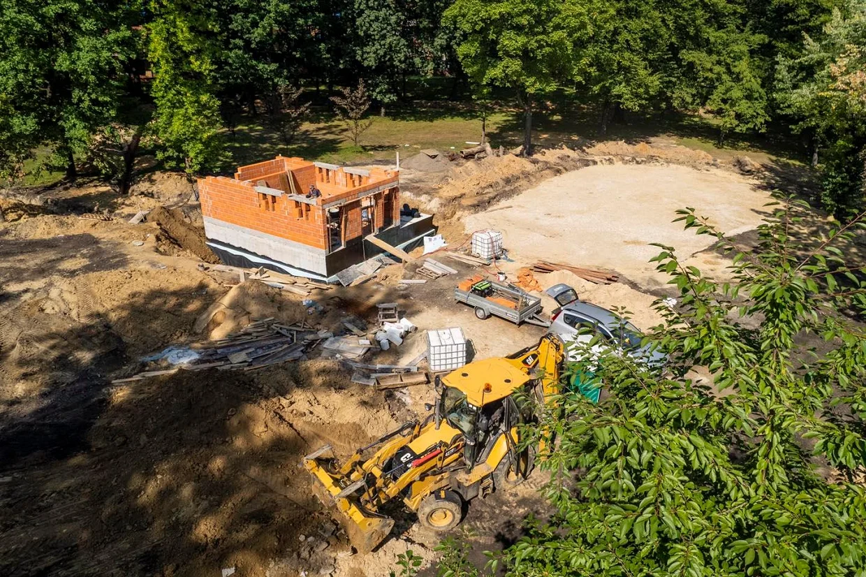 Trwają prace w Parku Hutniczym w centrum Zabrza. Zobaczcie najnowsze zdjęcia!