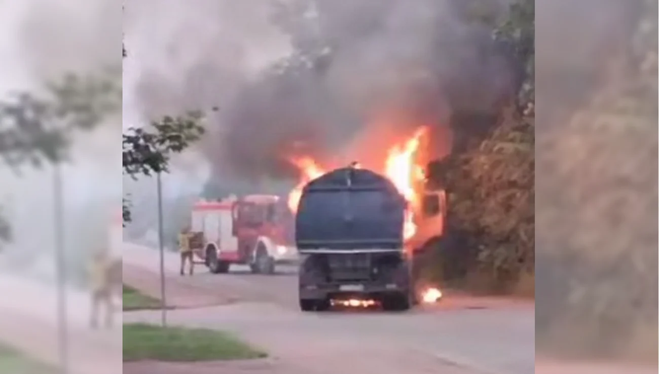 Pożar pojazdu na ul. Jodłowej. Zapaliła się ciężarówka czyszcząca ulice