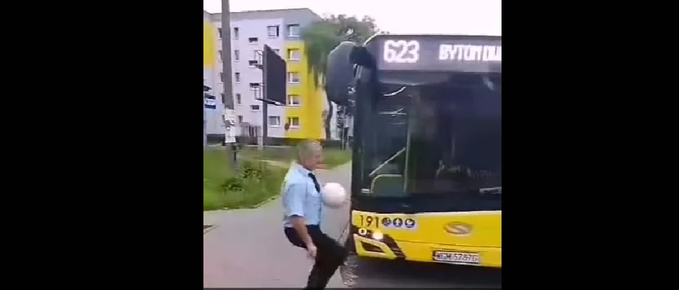 Kierowca autobusu z Bytomia stał się hitem Tik-Toka. Żongluje piłką niczym Lewandowski!