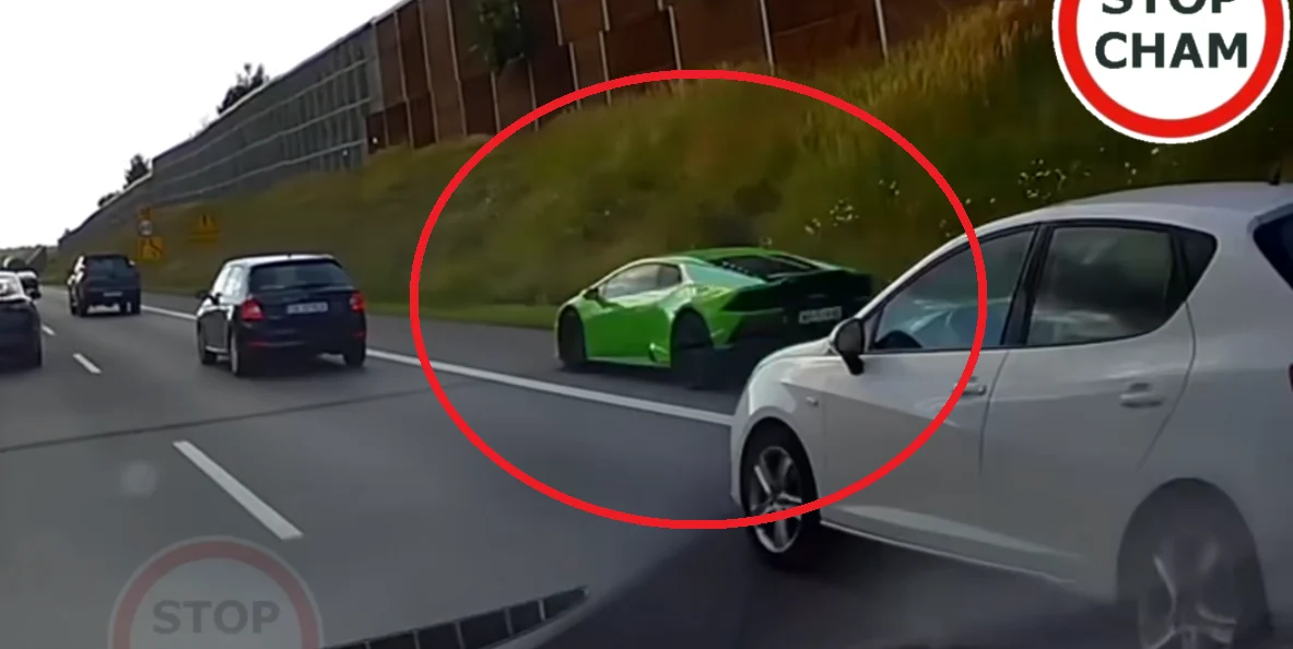 [FILM] Szokująca sytuacja na A4. Kierujący lamborghini pędził pasem awaryjnym!