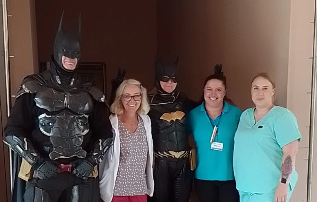 Batman i Batgirl odwiedzili dzieciaki w rudzkim szpitalu!