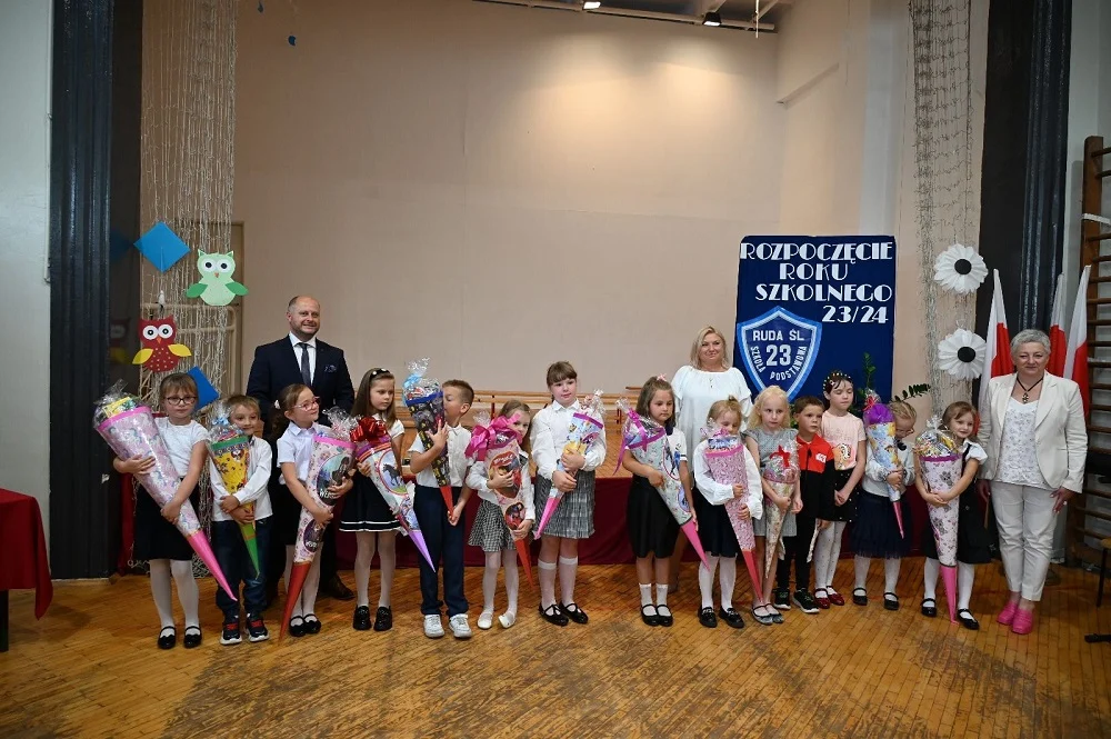 Rudzkie przedszkolaki i uczniowie rozpoczęli wczoraj rok szkolny 2023/2024! 