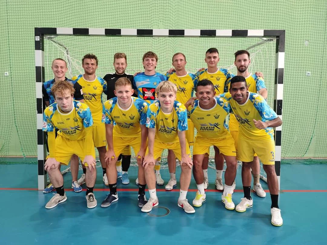 Zespół Gwiazda Ruda Śląska triumfuje w turnieju "Futsalowe Granie" w Nowinach!