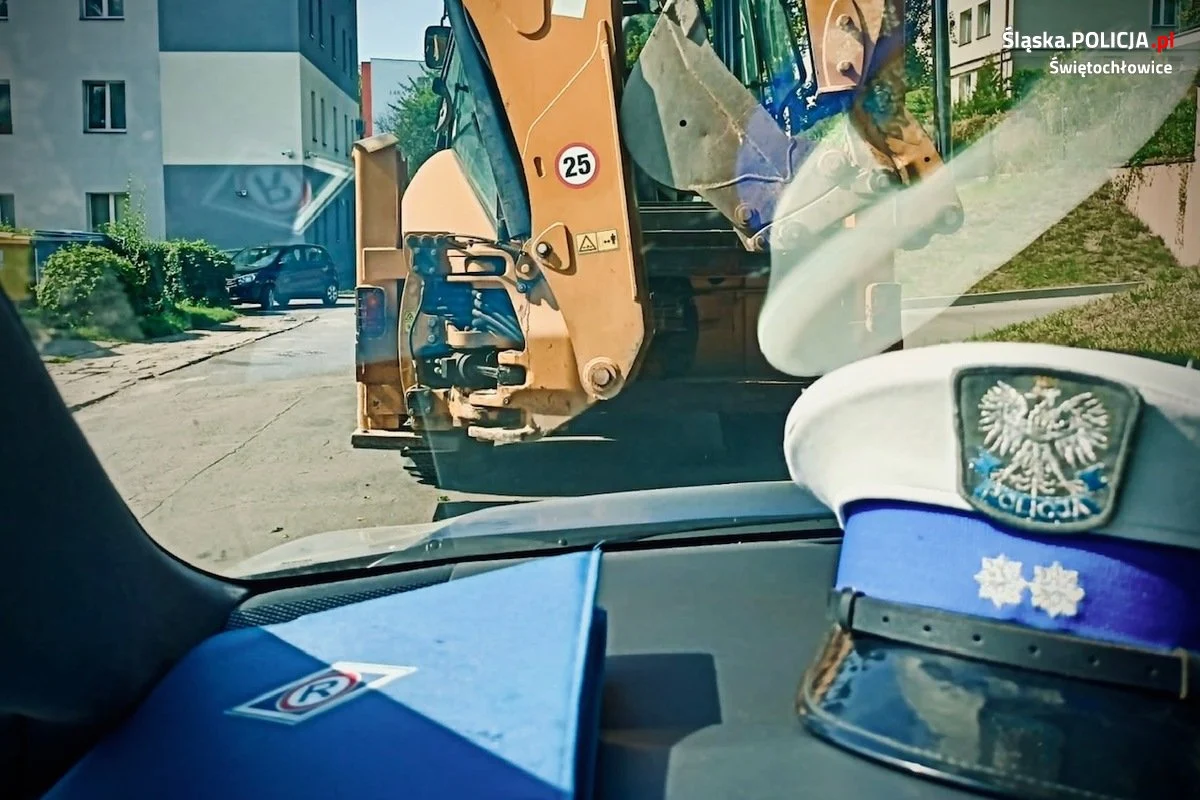 62-letni rudzianin prowadził koparką bez uprawnień. Pojazd nie miał pełnego wyposażenia!