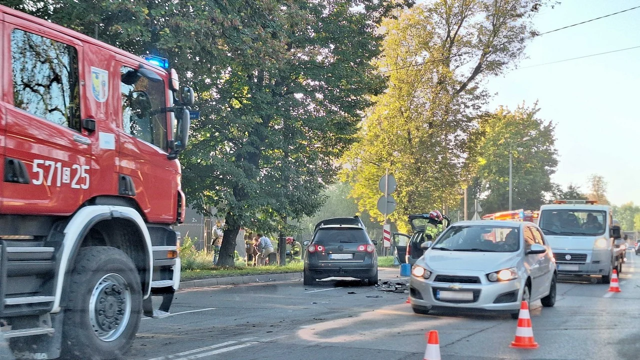 Utrudnienia drogowe w Wirku. Doszło do kolizji na ul. 1 Maja [FILM]