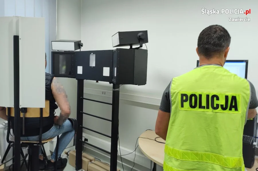 W samochodzie przewozili broń palną, amunicję, narkotyki i skradzione rzeczy