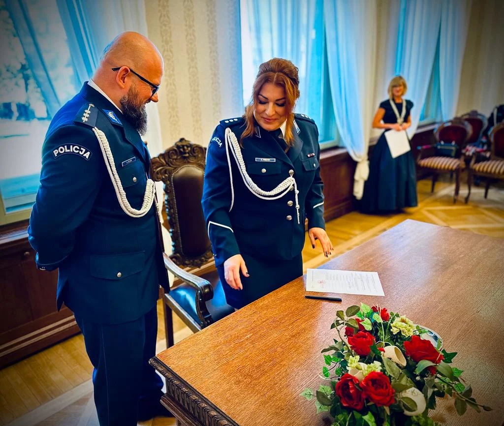 Miłość odnalazła ich w mundurze. Policjanci z Jaworzna pobrali się!
