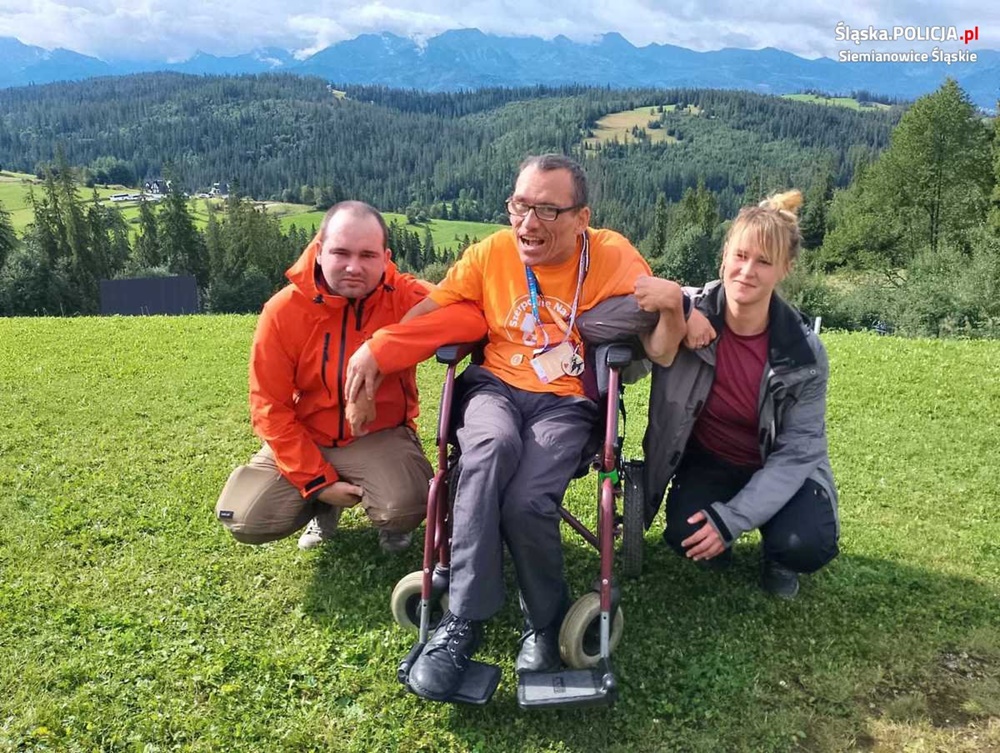 Siemianowicki policjant z osobami z niepełnosprawnościami zdobywali Tatry