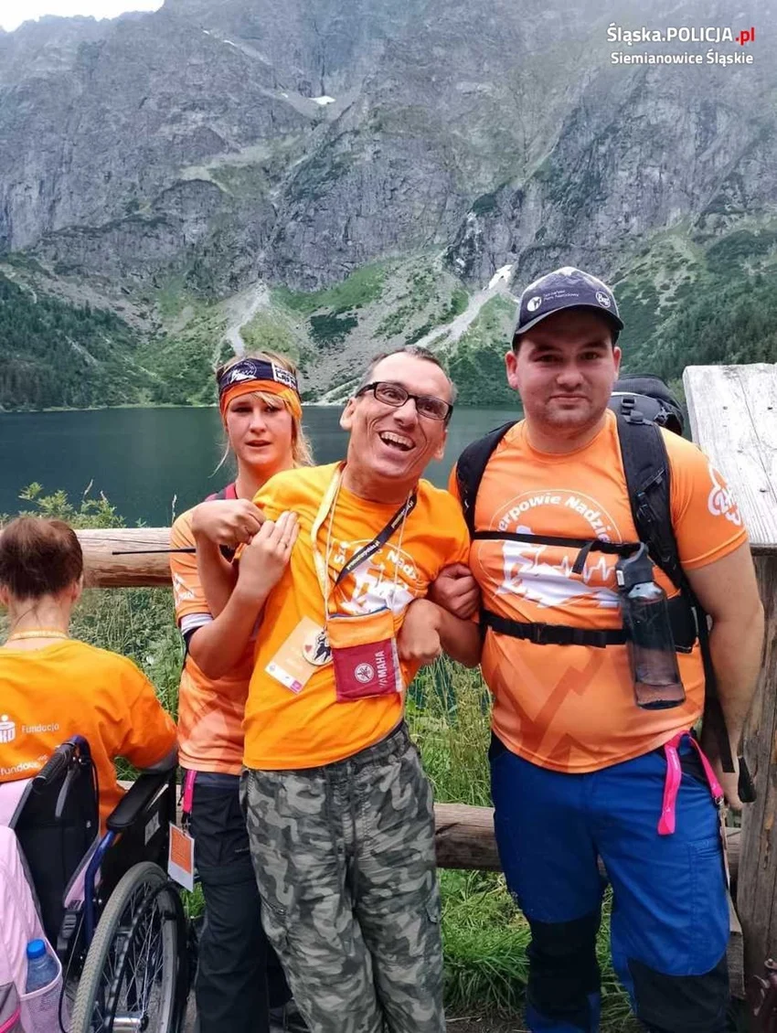 Siemianowicki policjant z osobami z niepełnosprawnościami zdobywali Tatry