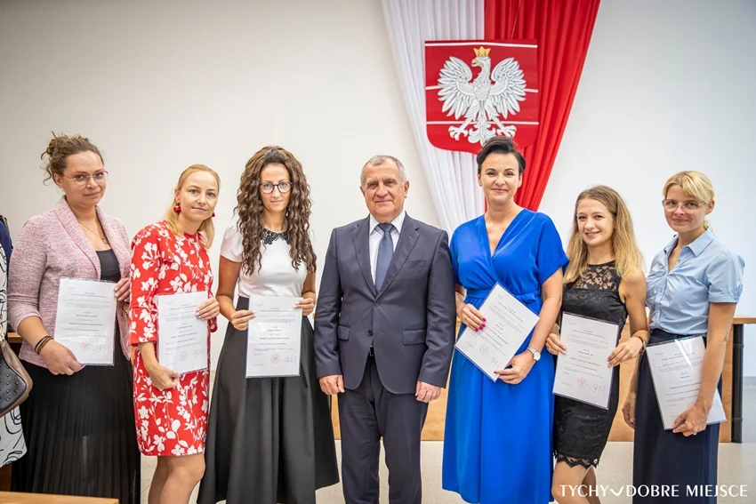 Awanse zawodowe nauczycieli w Tychach. Uroczyste ślubowanie w Urzędzie Miasta