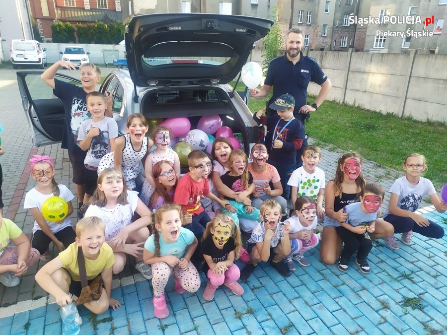 Festyn rodzinny z udziałem piekarskich dzielnicowych. Zobacz, co się działo!