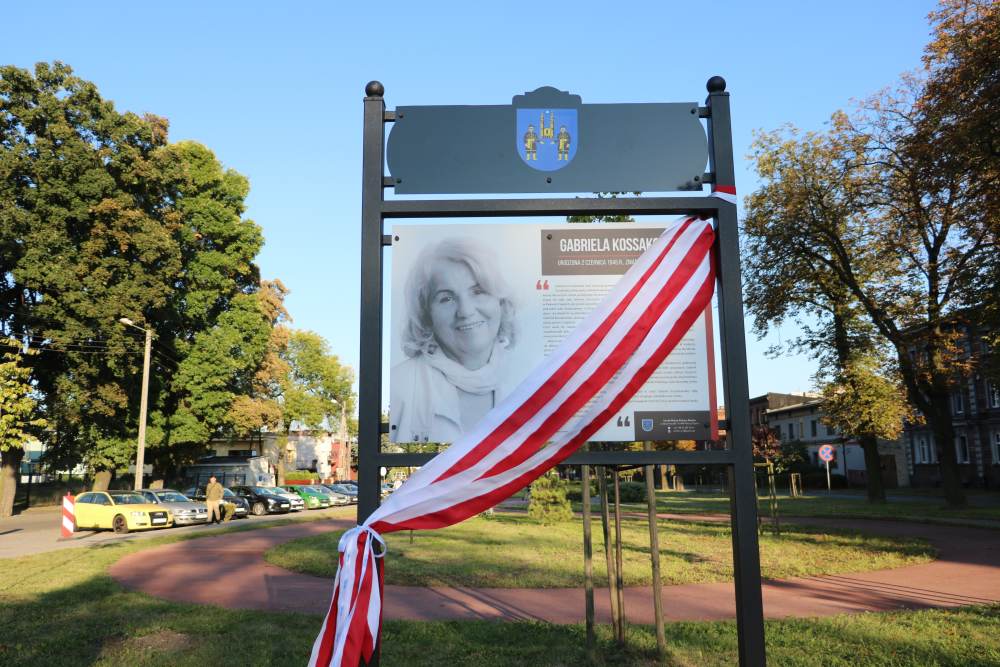Piekary Śląskie: Odsłonięto tablicy na Rondzie im. Gabrieli Kossakowskiej
