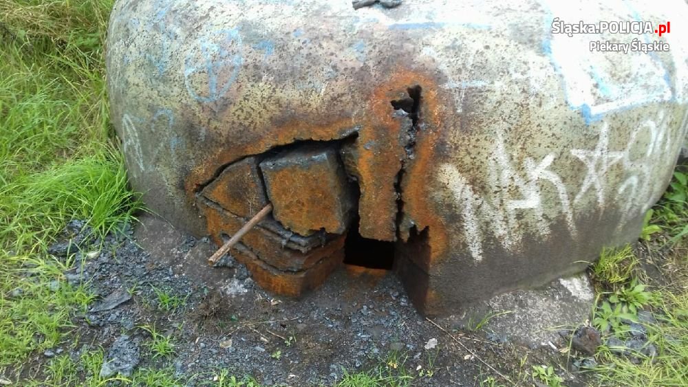 Piekarscy policjanci poszukują sprawców zniszczenia schronów!