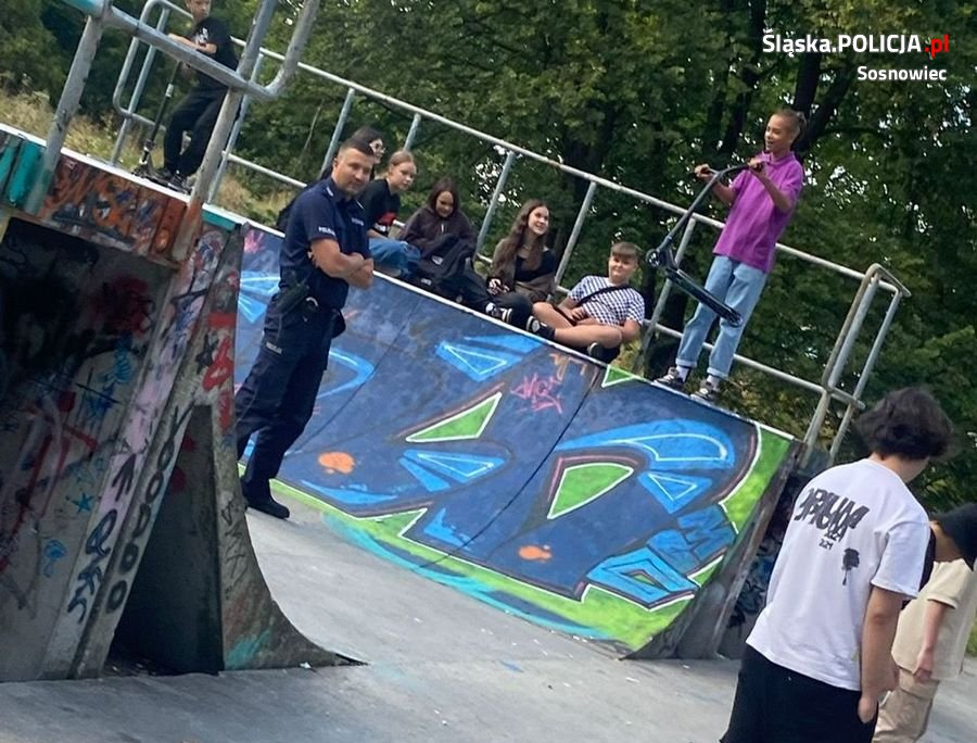 Dzielnicowi z "dwójki" z wizytą na skateparku