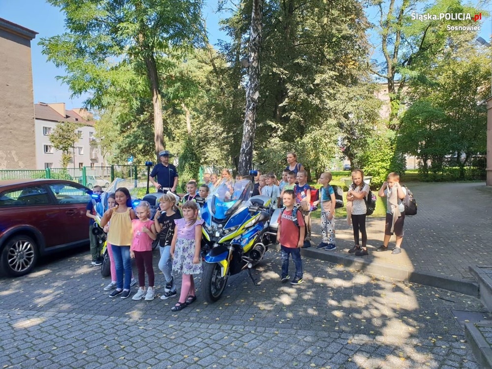 Pracowity tydzień sosnowieckiej drogówki. Policjanci odwiedzili 33 szkoły