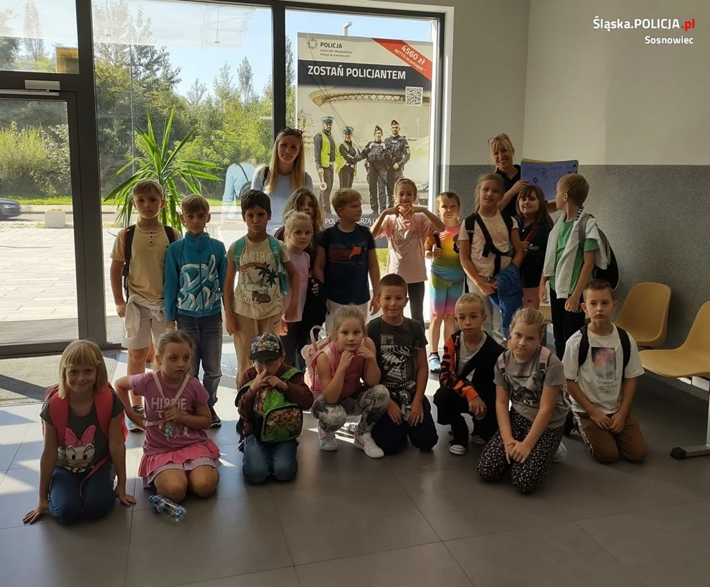 Uczniowie z wizytą u sosnowieckich policjantów. Profilaktyka w SP nr 45
