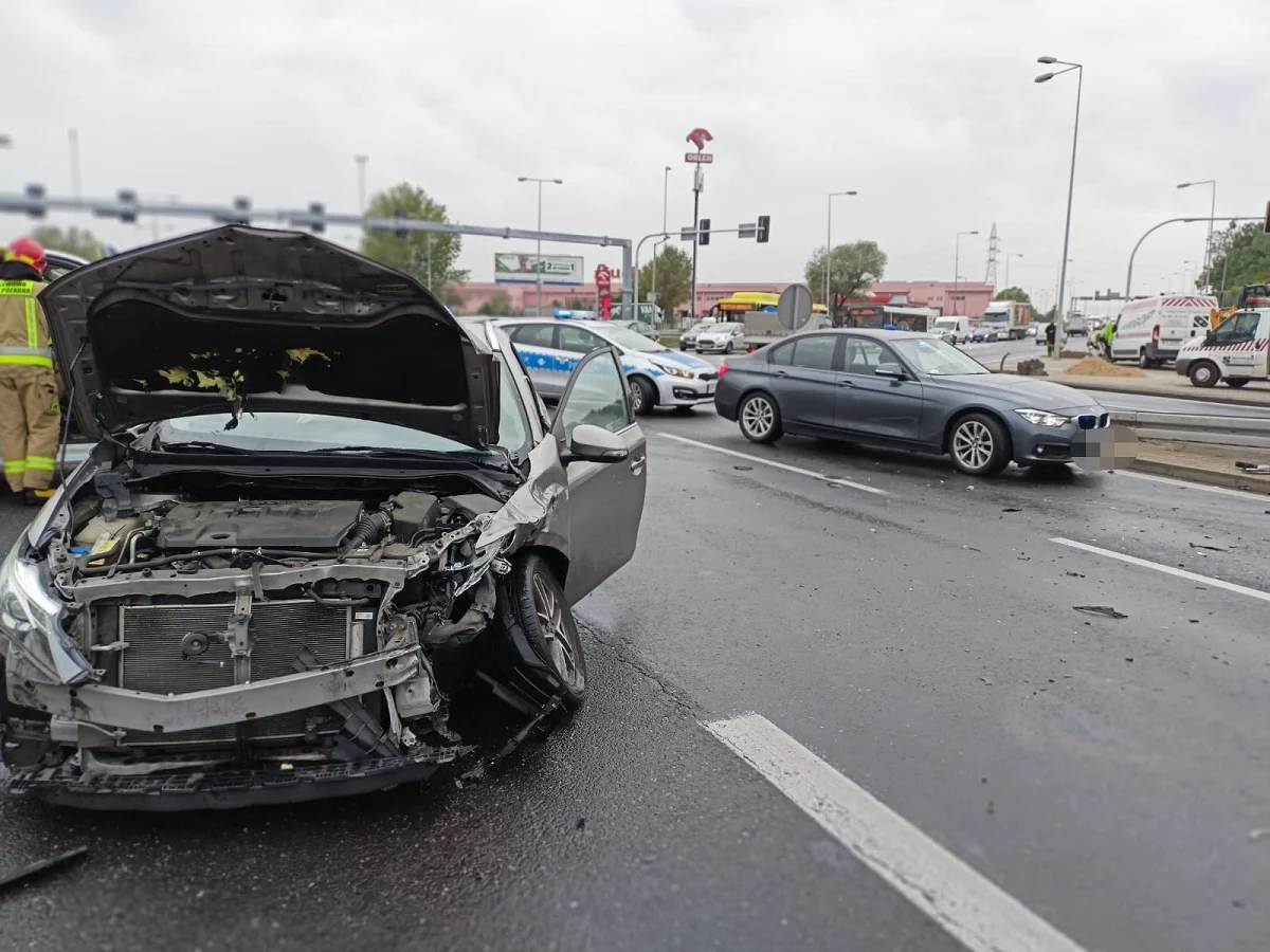 Zderzenie dwóch pojazdów na DK81 w Mikołowie! Dwie osoby poszkodowane