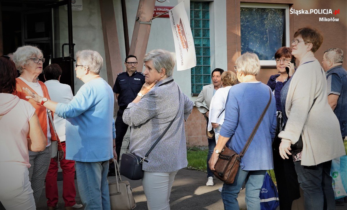 Wizyta seniorów w mikołowskiej komendzie