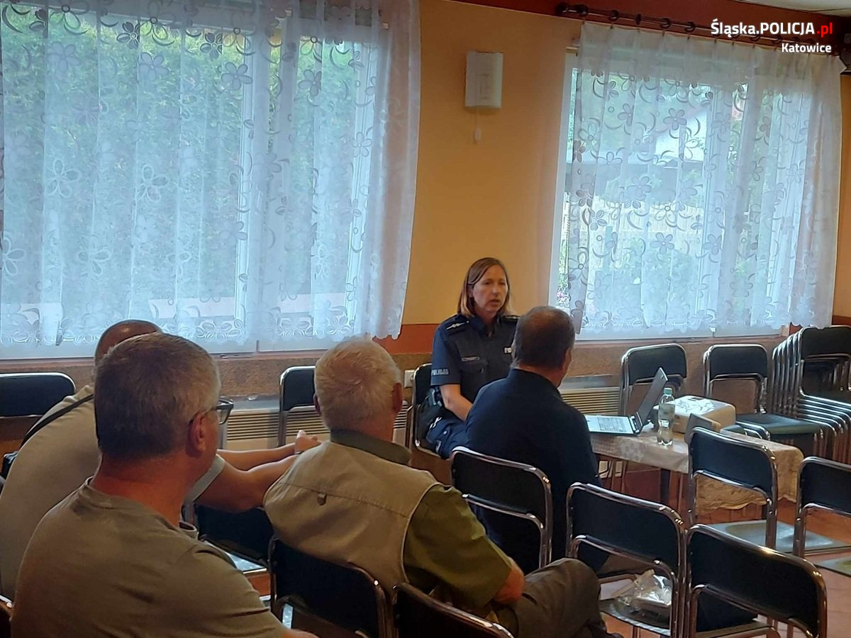 Policjanci i mieszkańcy debatowali o bezpieczeństwie działkowców