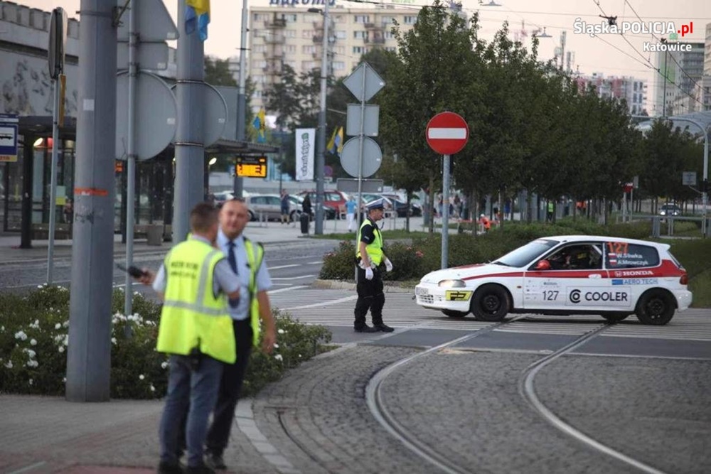 Rowerem "pod prąd" trasą rajdu samochodowego. Interweniowała katowicka Policja