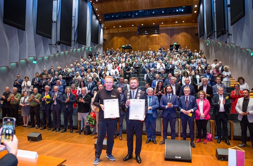 Uroczysta sesja Rady Miasta Katowice. Nadano m.in. tytuł Honorowego Obywatela Miasta