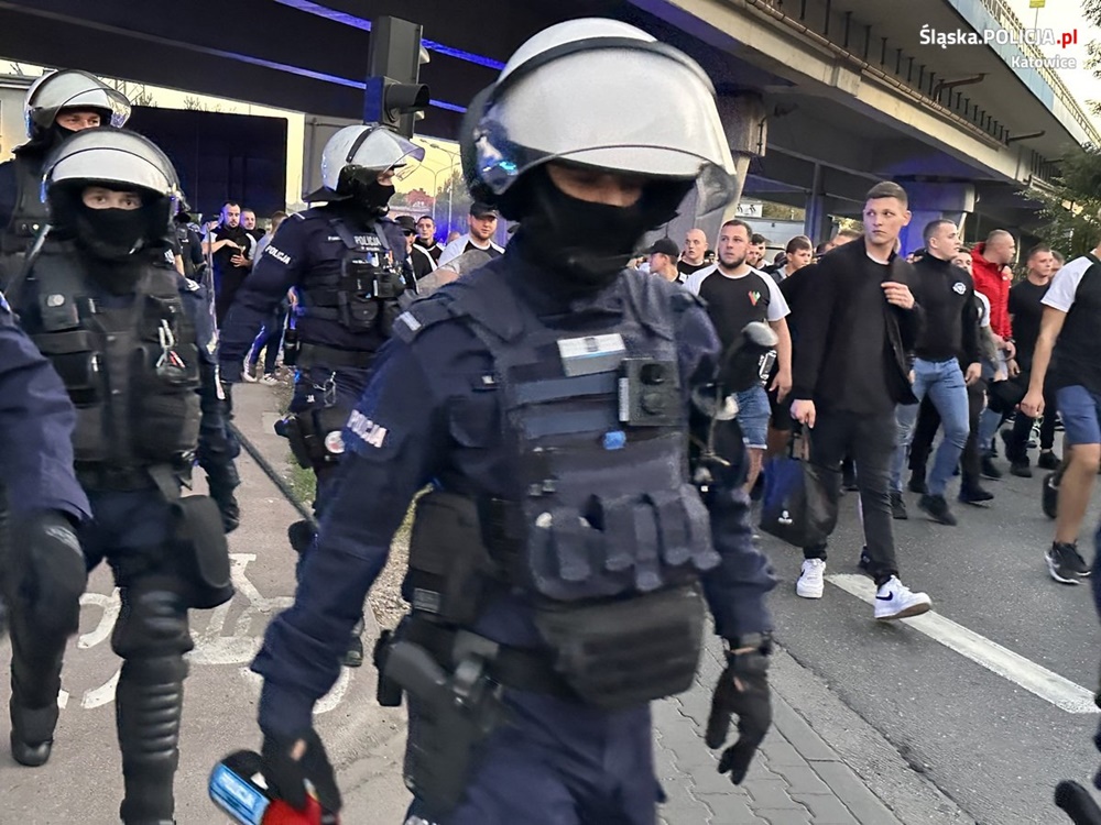 Policjanci zabezpieczali mecz pomiędzy drużynami GKS-u Katowice i Zagłębia Sosnowiec
