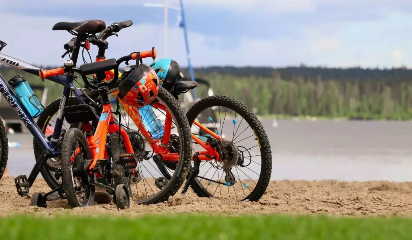 Trwa sezon rowerowy. Policja przypomina o zasadach bezpieczeństwa!