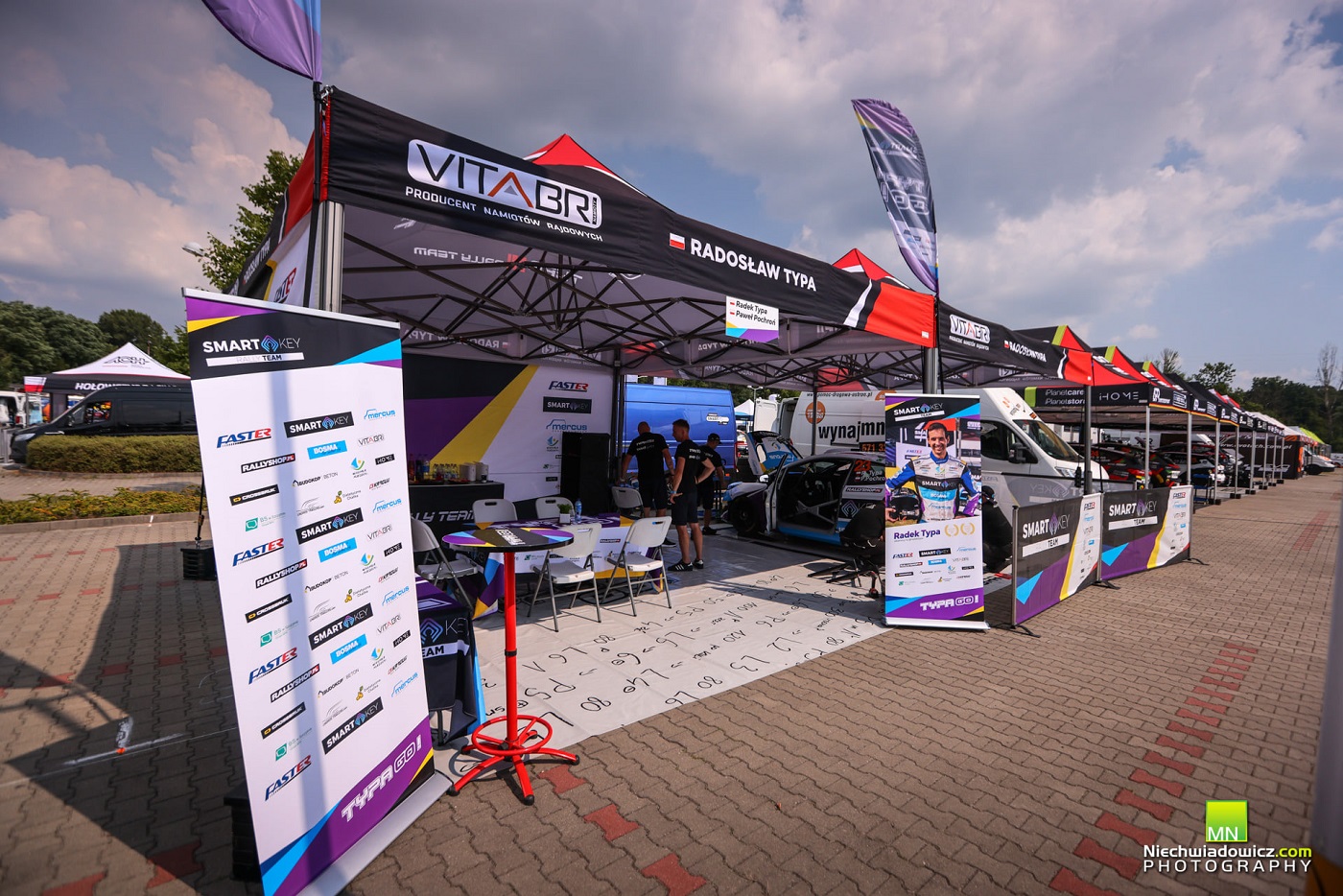 Namioty reklamowe - idealne rozwiązanie na różne okoliczności