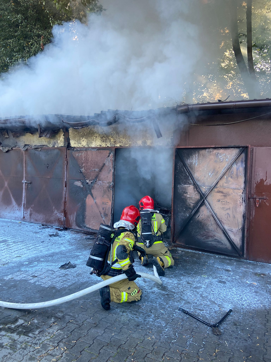 Pożar pomieszczeń magazynowych przy ul. Wojciecha. Interweniowało 6 zastępów!