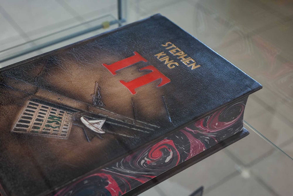 "Oceń książkę po okładce!" Przegląd prac artystycznych w Katowicach