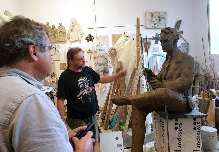 Usiądź na ławeczce w towarzystwie profesora Bimlera!