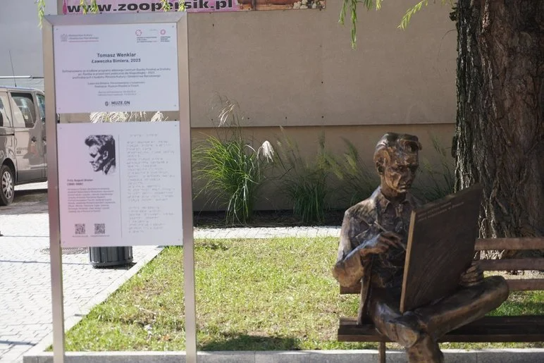 Rzeźba "Ławeczka Bimlera" stanęła przy ul. Klimka w Żorach! [ZDJĘCIA]