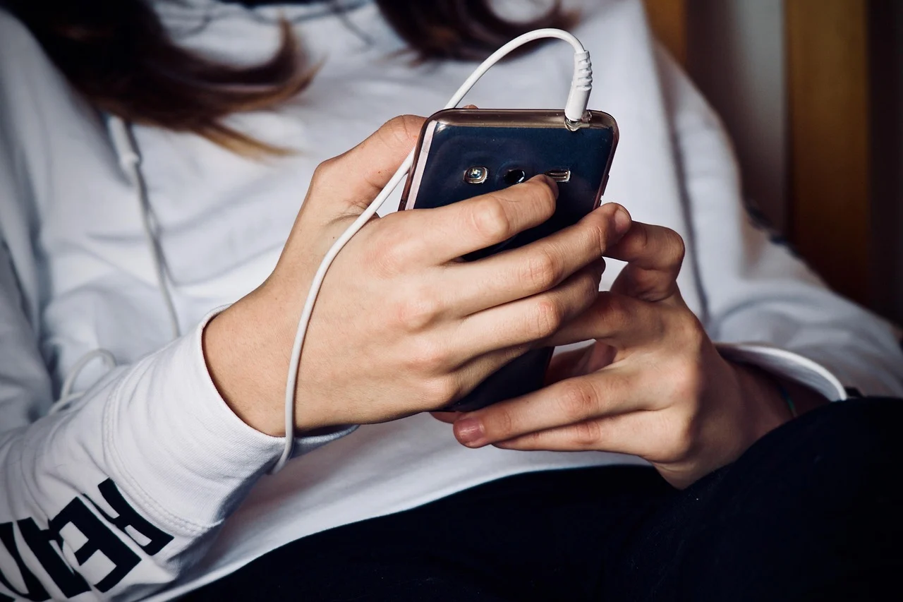 Jak namierzyć telefon komórkowy bez wysyłania SMS?