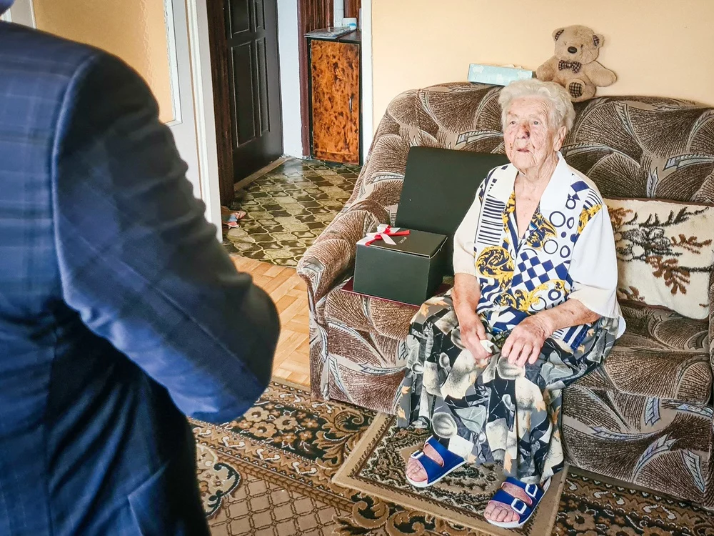 Prezydent Chorzowa odwiedził mieszkankę, która obchodziła setne urodziny!