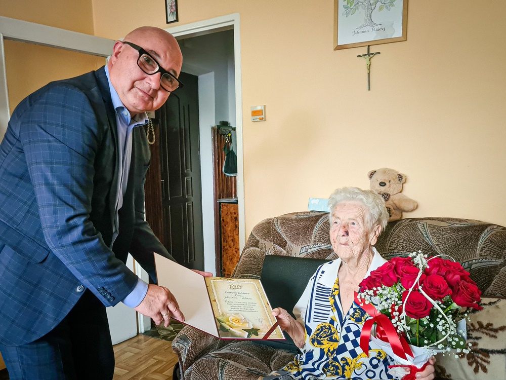 Prezydent Chorzowa odwiedził mieszkankę, która obchodziła setne urodziny!