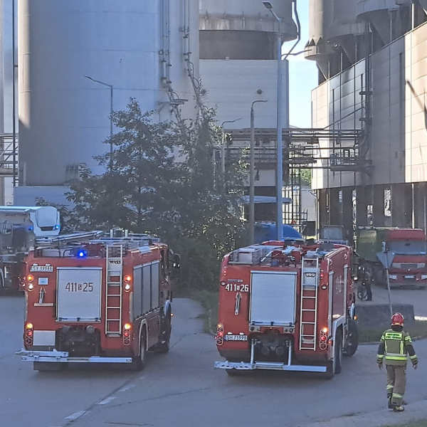 Pożar na terenie elektrociepłowni CEZ. Interweniuje 11 zastępów straży pożarnej