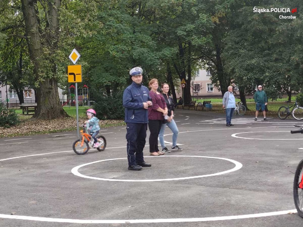 "Bezpieczna droga do szkoły" w Chorzowie. Akcja profilaktyczna z udziałem policjantów