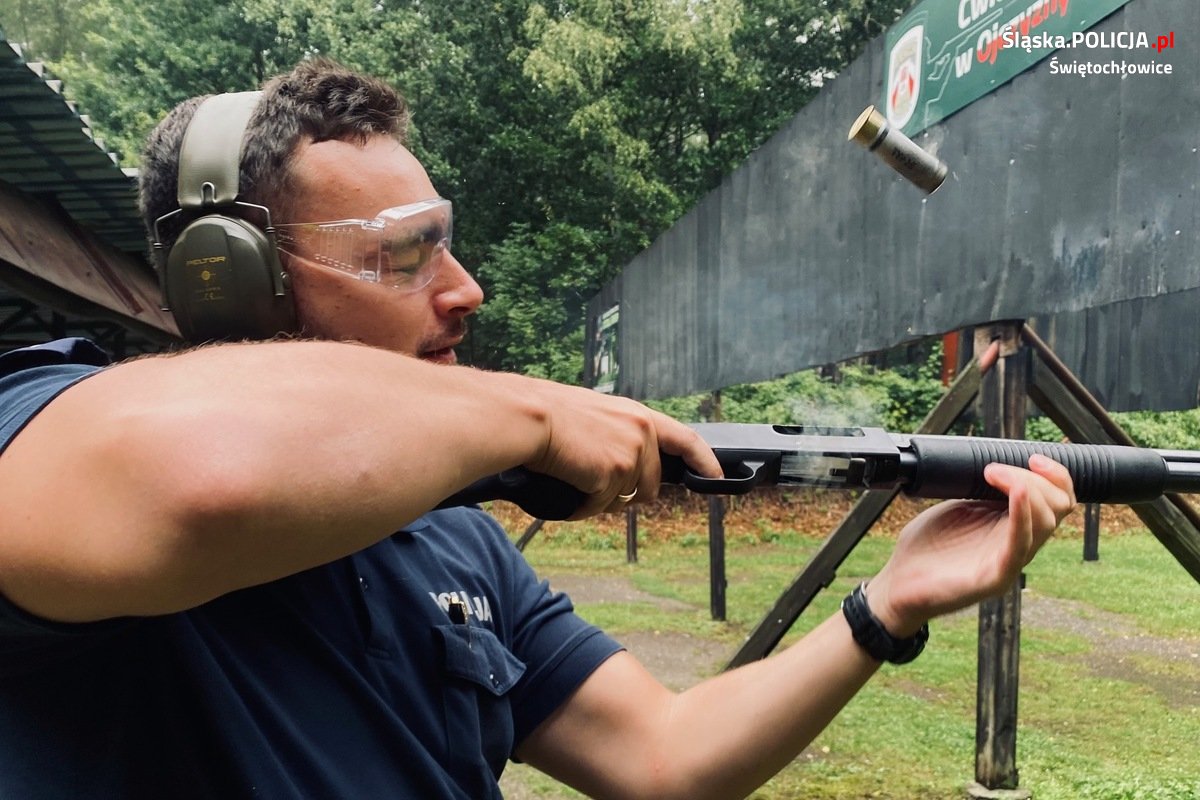 Szkolenie strzeleckie świętochłowickich mundurowych