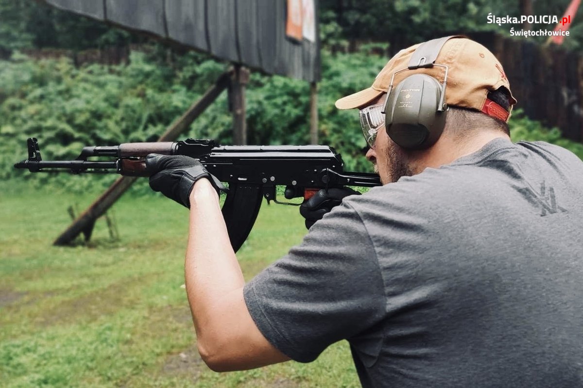 Szkolenie strzeleckie świętochłowickich mundurowych