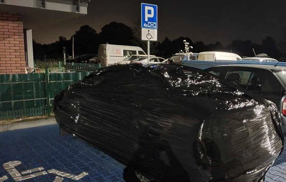 Kierowca dostał nauczkę za parkowanie na miejscu dla niepełnosprawnych
