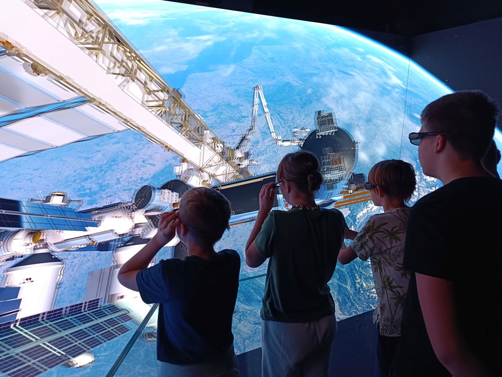 Młodzi świętochłowiczanie odwiedzili Planetarium Śląskie